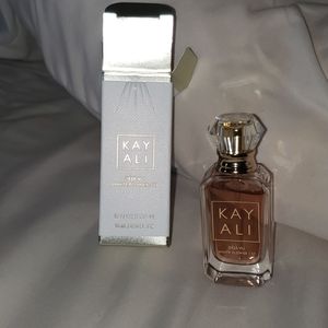 Kayali Deja vu White Flower 57